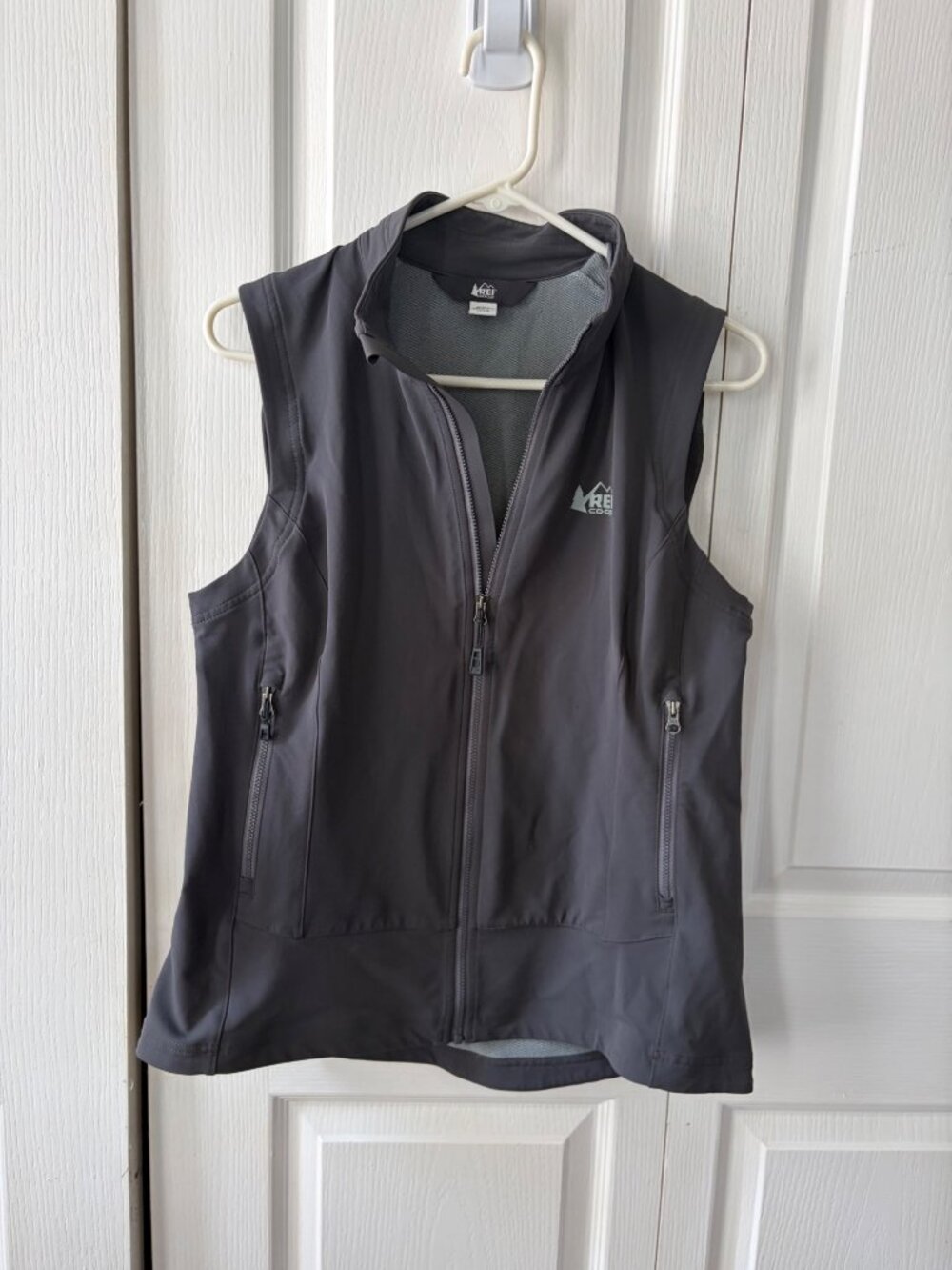 REI Co-Op Womens Gray Softshell Vest With Zippered Pockets Size L
